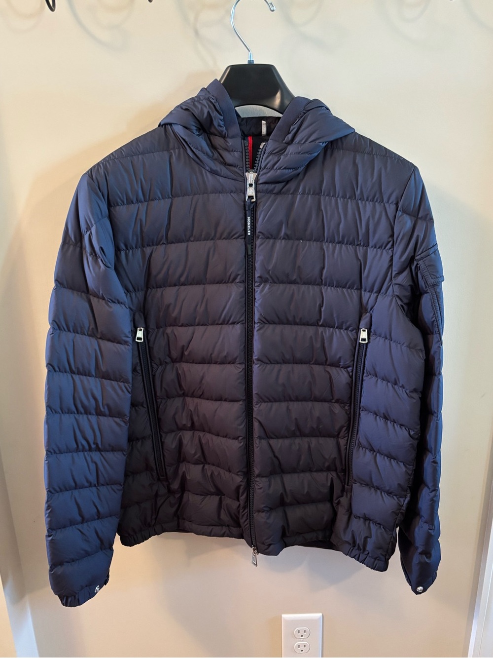 NWOT Moncler unisex navy light weight puffer jacket with hood size 4